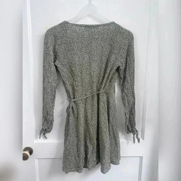 Abercrombie & Fitch Wrap Front Dress Ditsy Floral Green & White Ruffles Size XS - Picture 6 of 6